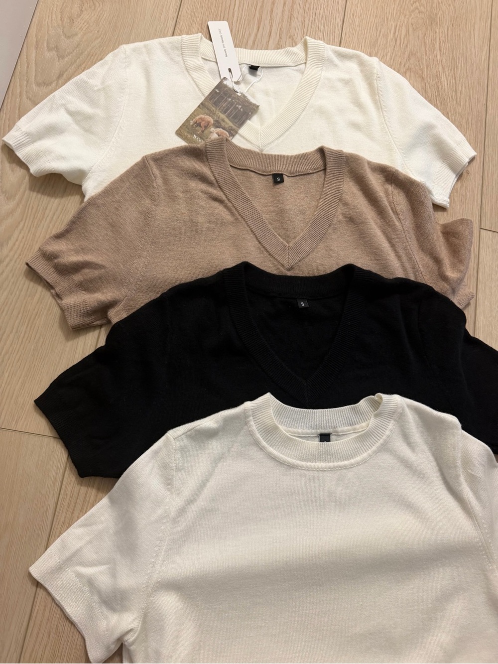 Arach&Cloz | Wool Blend V-Neck & Crew Short-Sleeve Sweaters (Lot of 4)